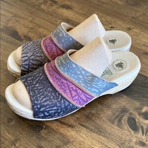 El Naturalista Multi-color Open Toe Clogs. Size 41 (10). Wood base. 2” heel.